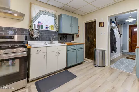 Kitchen - 876 Thompson St, Schenectady, NY 12306 photo 3 of 5