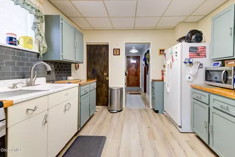 Kitchen - 876 Thompson St, Schenectady, NY 12306 photo 4 of 5