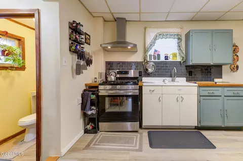 Kitchen - 876 Thompson St, Schenectady, NY 12306 photo 2 of 5