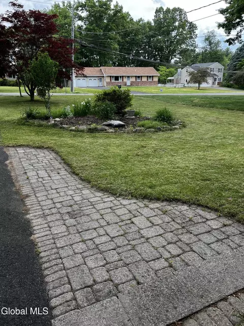 Exterior - 3287 E Old State Rd, Schenectady, NY 12303 photo 7 of 29