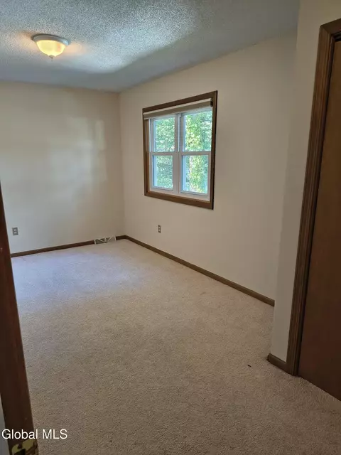 Bedroom - 3287 E Old State Rd, Schenectady, NY 12303 photo 5 of 7