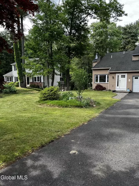 Exterior - 3287 E Old State Rd, Schenectady, NY 12303 photo 2 of 29