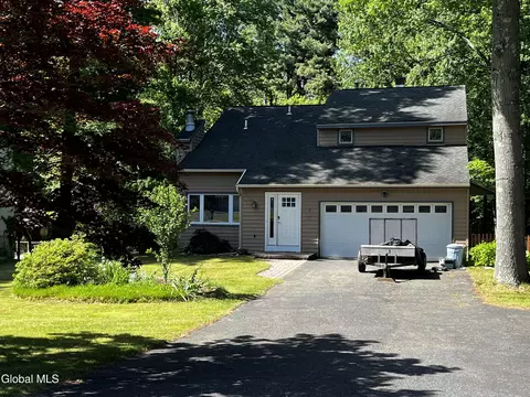 3287 E Old State Rd, Schenectady, NY 12303