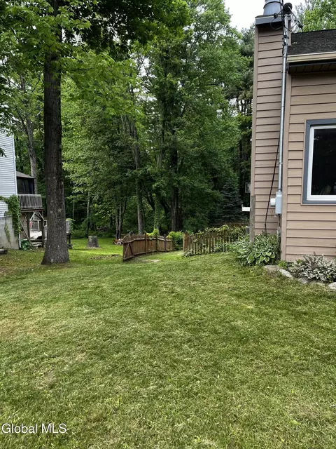 Exterior - 3287 E Old State Rd, Schenectady, NY 12303 photo 4 of 29