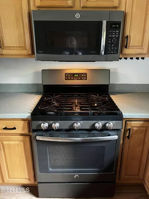 Kitchen - 3287 E Old State Rd, Schenectady, NY 12303 photo 3 of 5