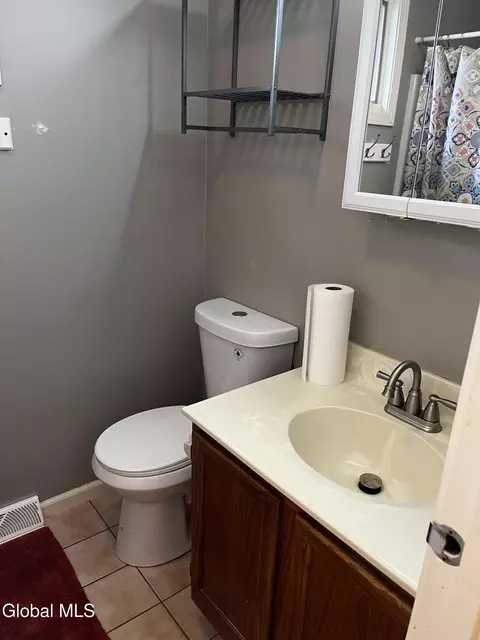 Bath - 3287 E Old State Rd, Schenectady, NY 12303 photo 7 of 9