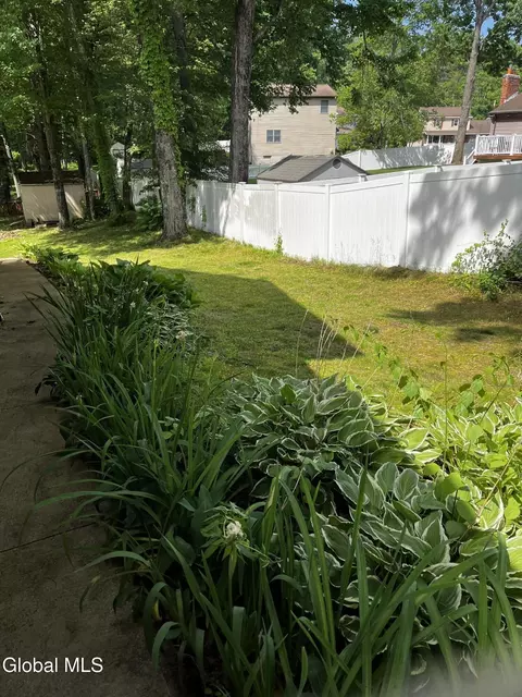 Exterior - 3287 E Old State Rd, Schenectady, NY 12303 photo 14 of 29