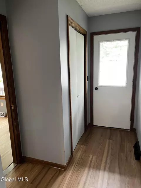 Entry Way - 3287 E Old State Rd, Schenectady, NY 12303 photo 3 of 6