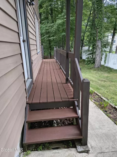 Exterior - 3287 E Old State Rd, Schenectady, NY 12303 photo 11 of 29