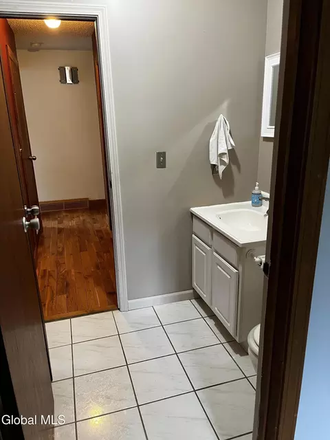 Bath - 3287 E Old State Rd, Schenectady, NY 12303 photo 2 of 9