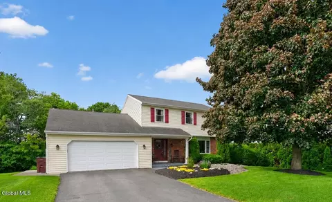 19 Debbie Marie Ct, Schenectady, NY 12309
