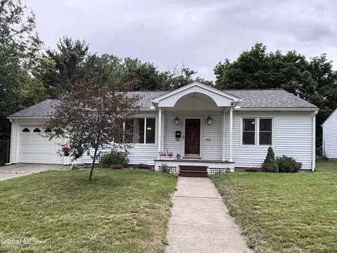 905 3rd Ave, Troy, NY 12182