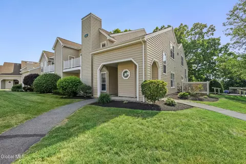 422 Hampton Place Blvd, Troy, NY 12180