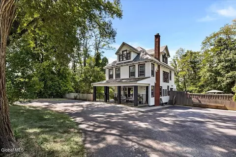 1912 Union St, Niskayuna, NY 12309