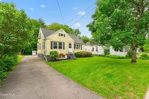 48 Schoolhouse Rd, Albany, NY 12203