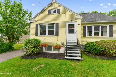 48 Schoolhouse Rd, Albany, NY 12203