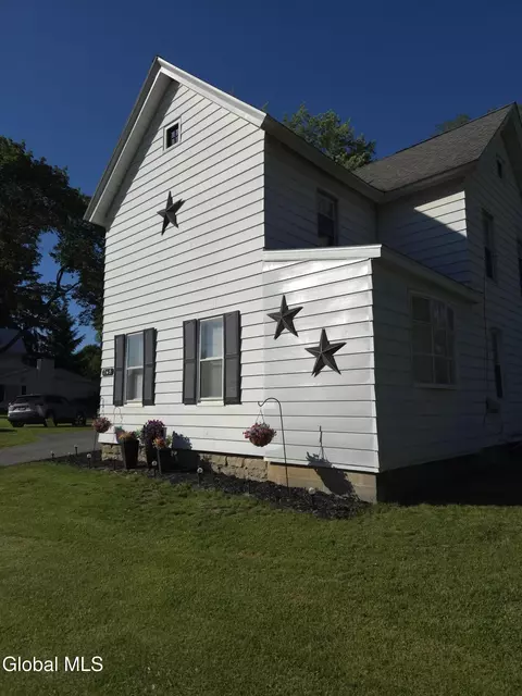 749 Stoners Trail Rd, Tribes Hill, NY 12177