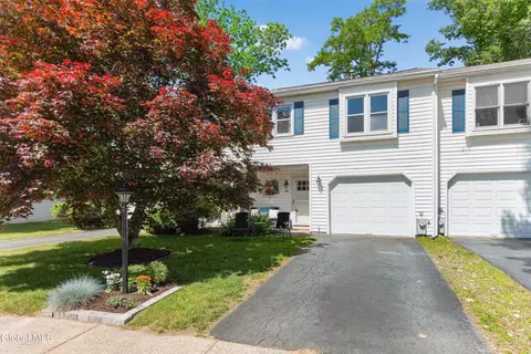 25 Clubhouse Dr, Saratoga Springs, NY 12866