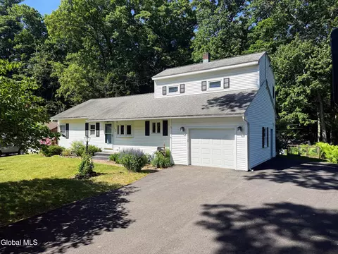 132 Birch Ln, Schenectady, NY 12302