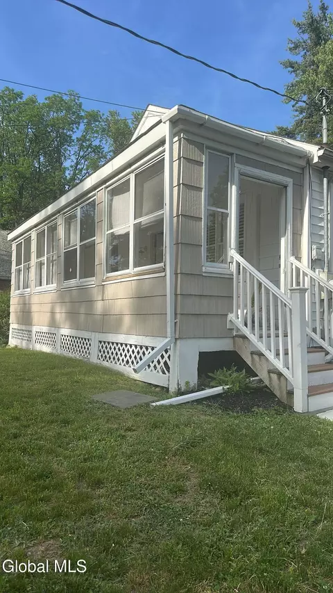 263 N Greenbush Rd, Troy, NY 12180
