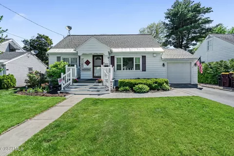 1825 Van Cortland St, Schenectady, NY 12303