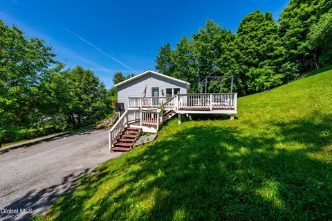 52 Warsaw Ave, Mechanicville, NY 12118