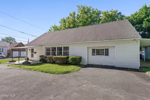 34 Lansing St, Cohoes, NY 12047