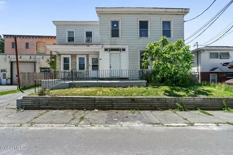 62 Center St, Amsterdam, NY 12010