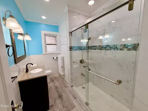 Bath - 831 Wright Ave, Schenectady, NY 12309 photo 1 of 5