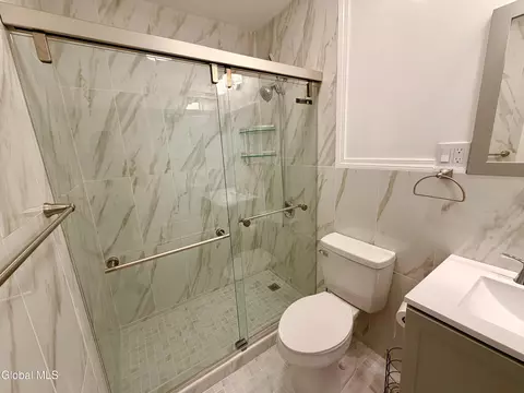 Bath - 831 Wright Ave, Schenectady, NY 12309 photo 4 of 5