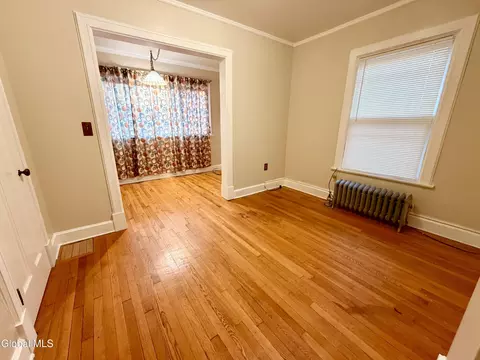 Dining - 831 Wright Ave, Schenectady, NY 12309 photo 4 of 5