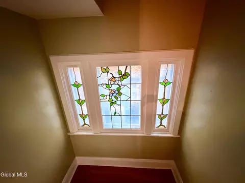Entry Way - 831 Wright Ave, Schenectady, NY 12309 photo 3 of 5