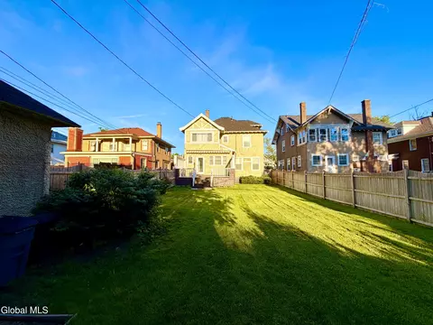 Exterior - 831 Wright Ave, Schenectady, NY 12309 photo 9 of 16