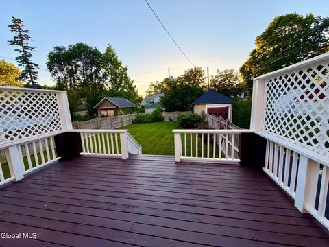 Exterior - 831 Wright Ave, Schenectady, NY 12309 photo 14 of 16