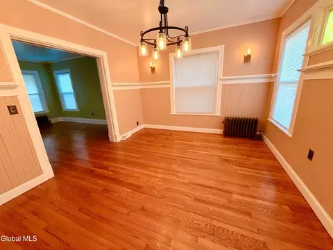 Dining - 831 Wright Ave, Schenectady, NY 12309 photo 2 of 5
