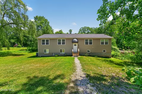 106 Dunsbach Rd, Halfmoon, NY 12065