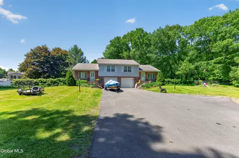 152 Woodin Rd, Halfmoon, NY 12065