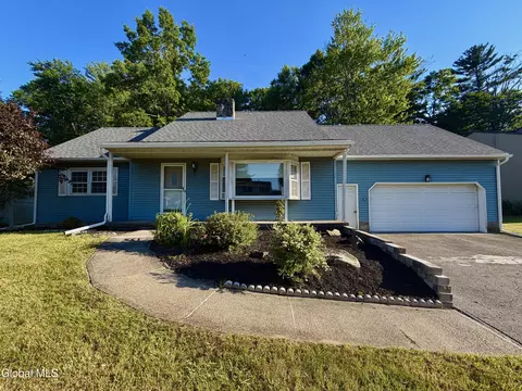31 Laura Dr, Latham, NY 12110
