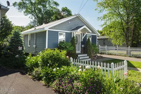2872 Guilderland Ave, Rotterdam, NY 12306