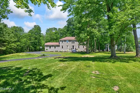 267 Bender Ln, Glenmont, NY 12077