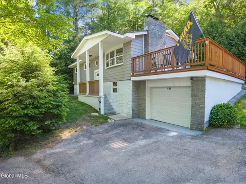 424 Lake Ave, Lake Luzerne, NY 12846