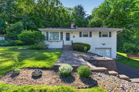 7 Dahlem Blvd, Schenectady, NY 12309