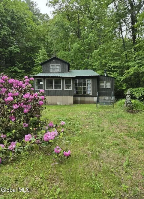 633 Ralph Rd, Lake Luzerne, NY 12846