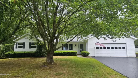 12 Lancestire Dr, Queensbury, NY 12804