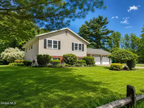 1 Ferriss Dr, Queensbury, NY 12804