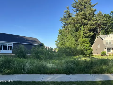 51 Vettura Ct, Malta, NY 12020
