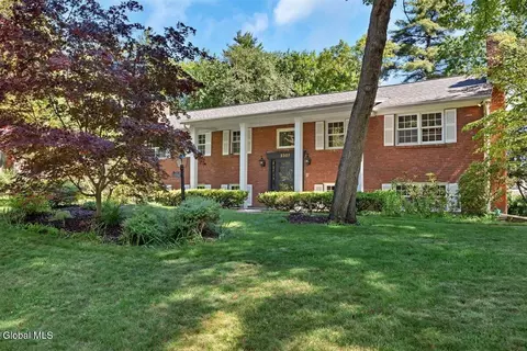 2307 Pine Ridge Rd, Niskayuna, NY 12309