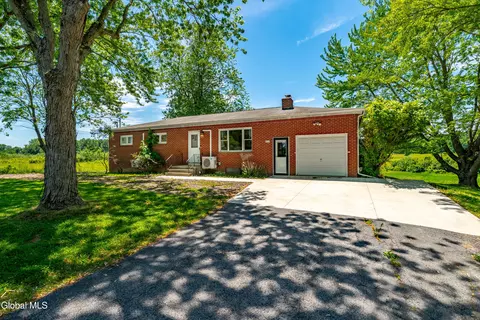 412 Font Grove Rd, Slingerlands, NY 12159