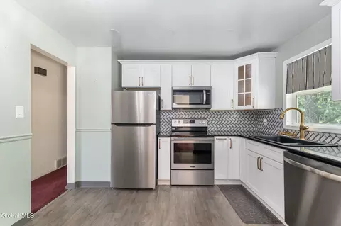 Kitchen - 102 Evans Rd, Schenectady, NY 12306 photo 4 of 4