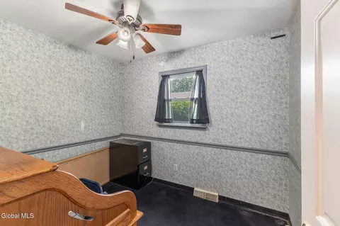 Bedroom - 102 Evans Rd, Schenectady, NY 12306 photo 1 of 6